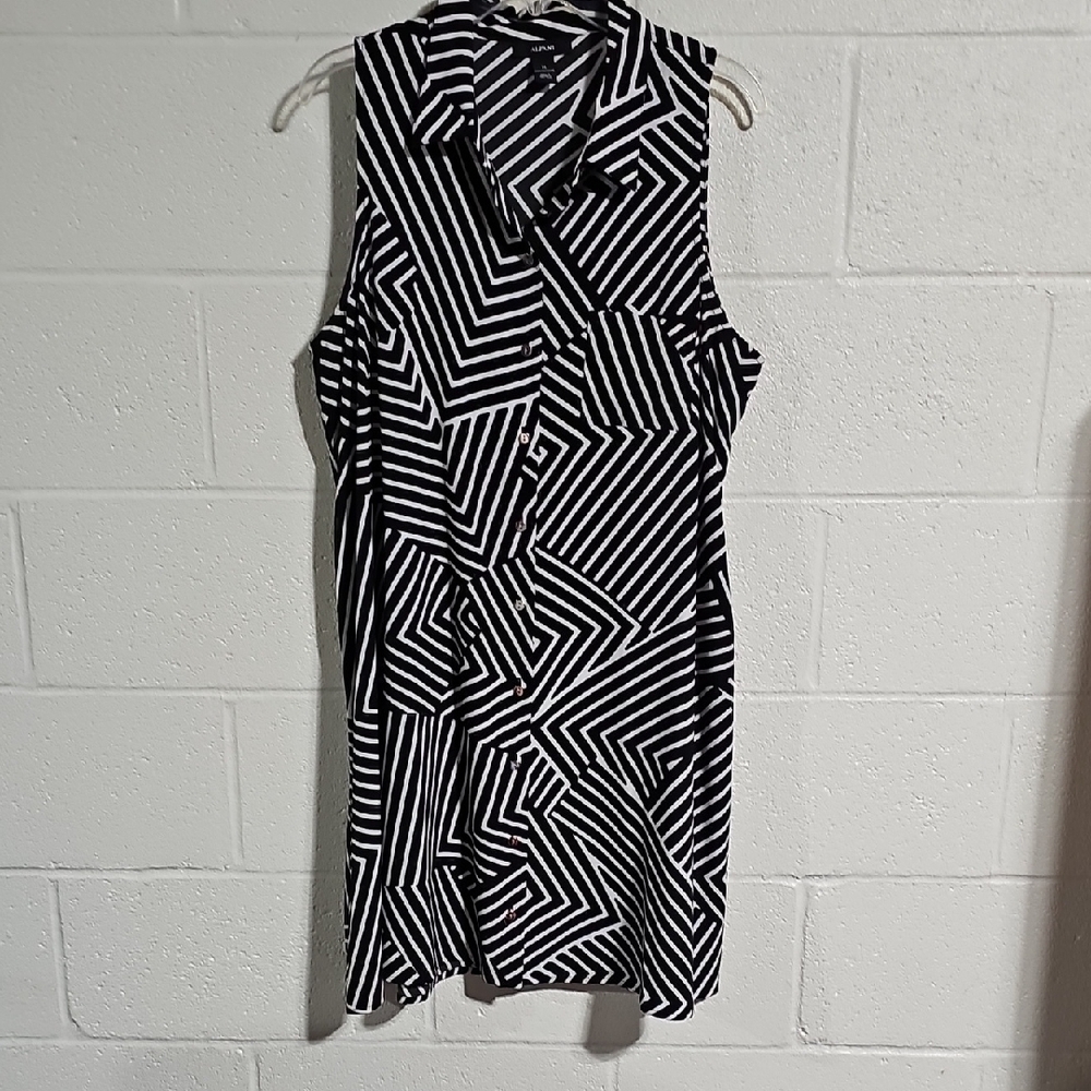 Black and White Sleeveless Sheath Mini Dress